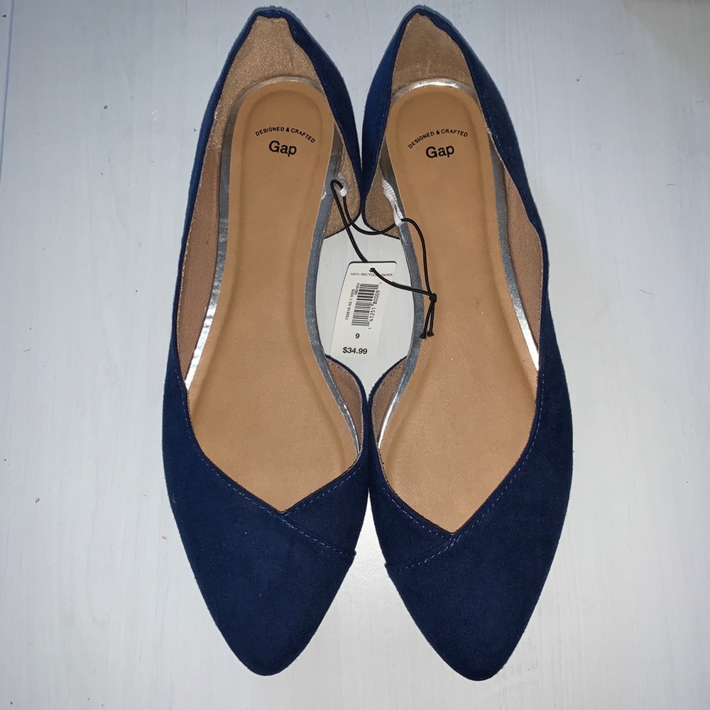 Pointed toe flats.
